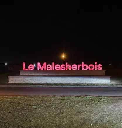 Un panneau avec écrit "Le Malesherbois"